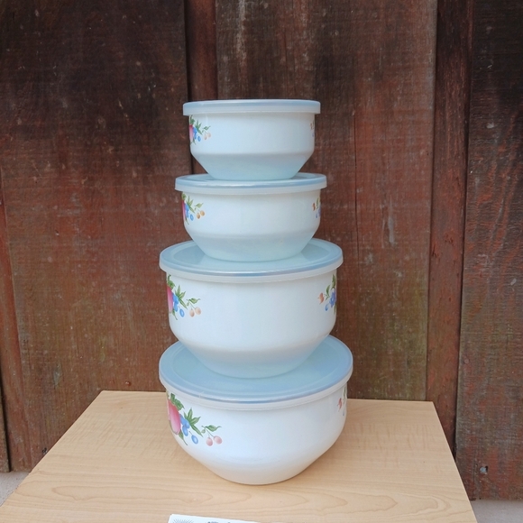 Vintage Floral Enamel Metal Set of 4 Nesting Mixing Bowls with Lids - Picture 3 of 9